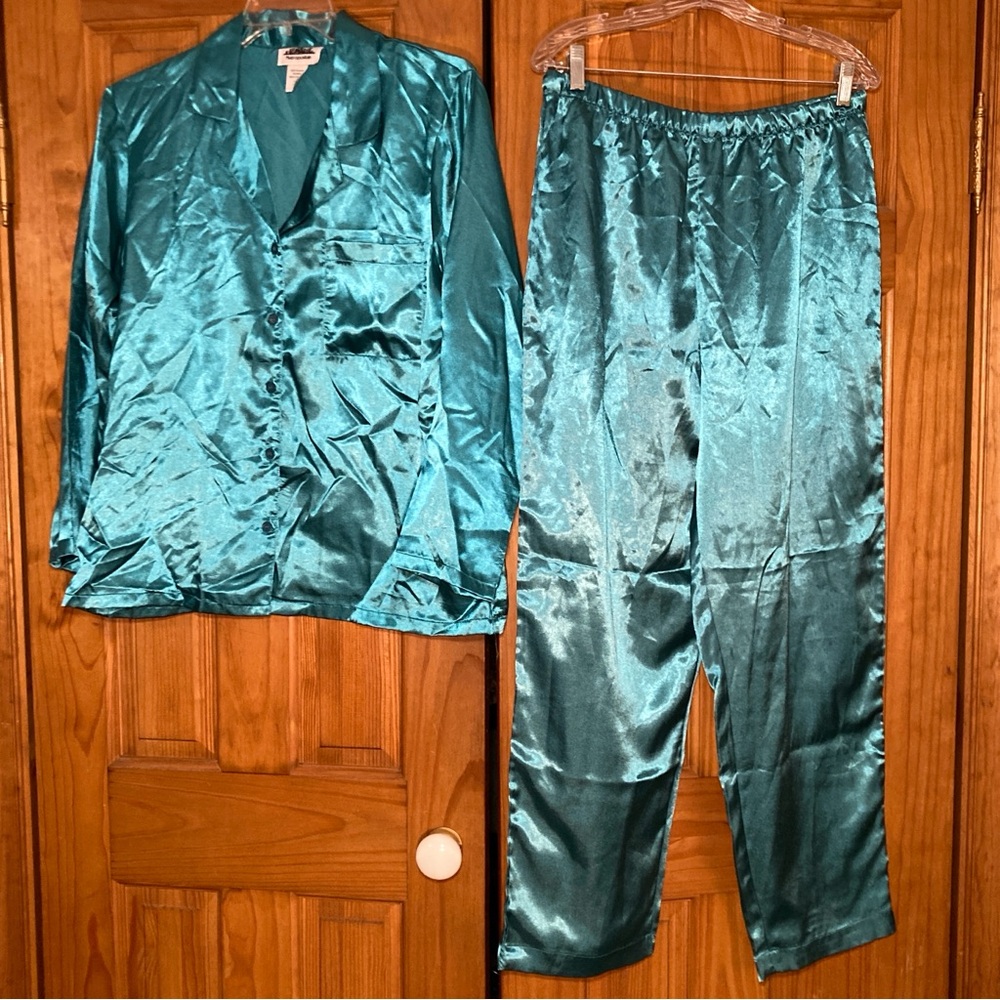 NWOT Metropolitan Vintage 90s Polyester Satin Pajama Set Green Size L Large